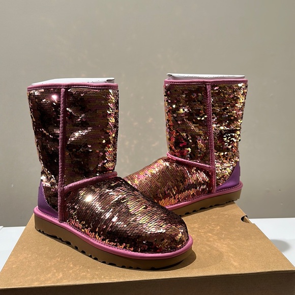🌸NEW UGG BOOTS W CLASSIC SHORT SEQUIN Sz 8 WITH BOX. - Picture 4 of 16
